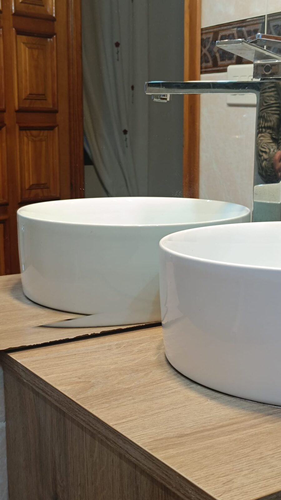 Baño con lavabos de diseño